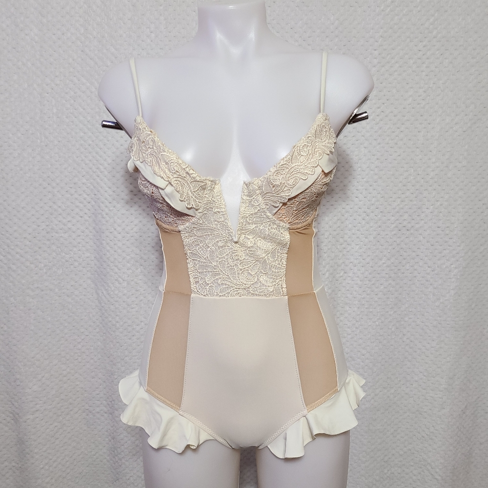 Meishinseng Small Lace and Mesh Cream Bodysuit
